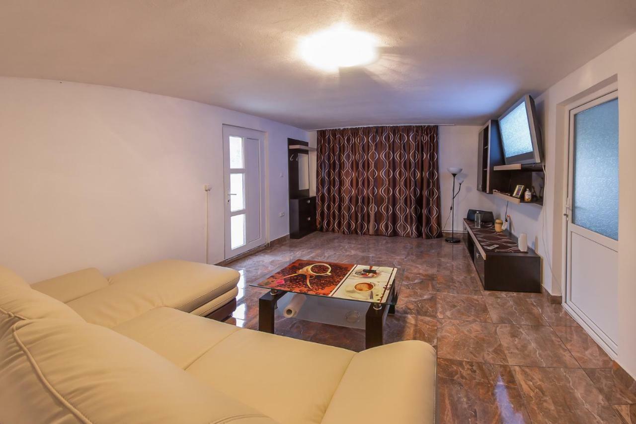 Casa De Vacanta Jeny Novaci-Străini Exteriér fotografie