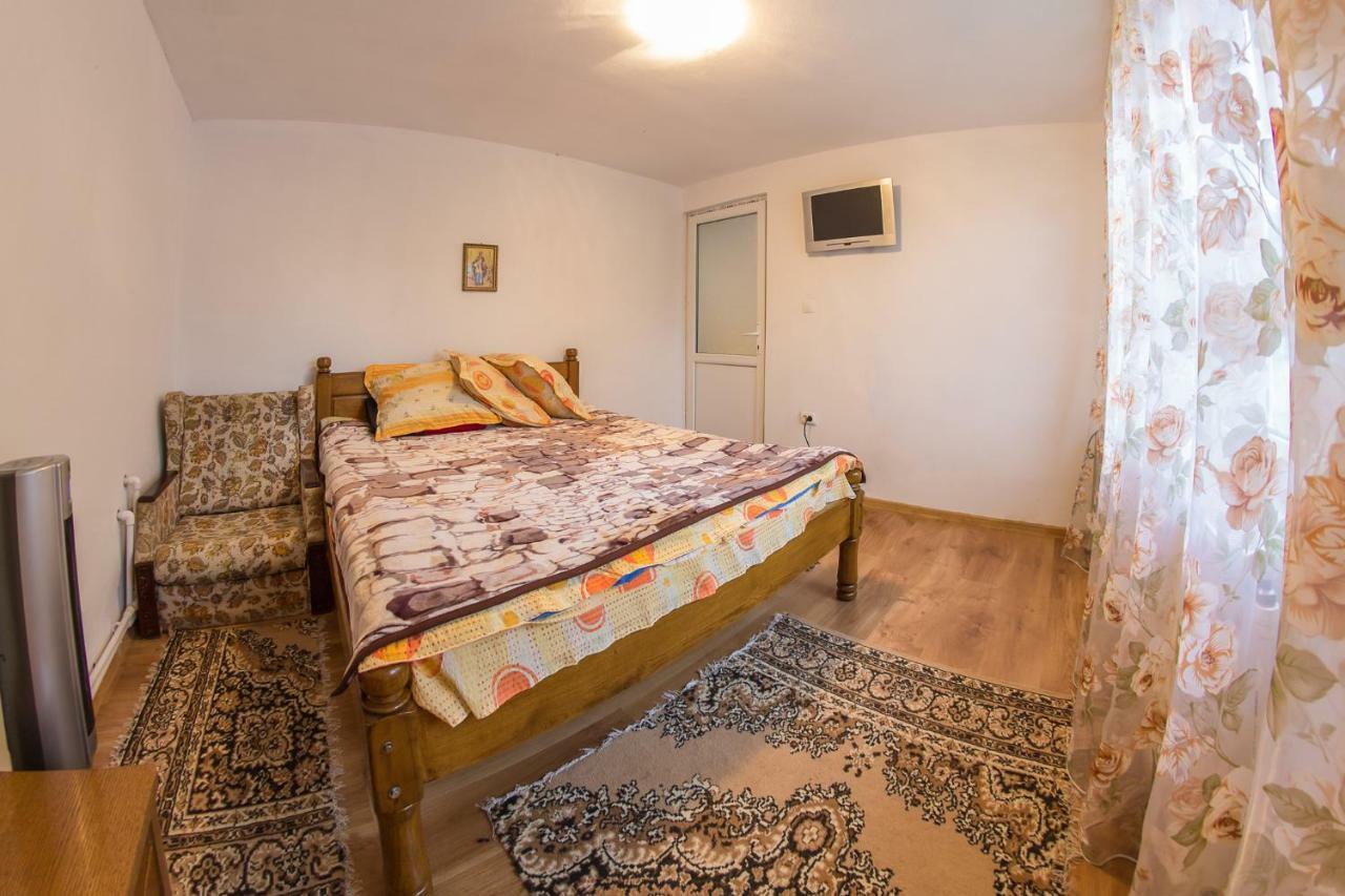 Casa De Vacanta Jeny Novaci-Străini Exteriér fotografie