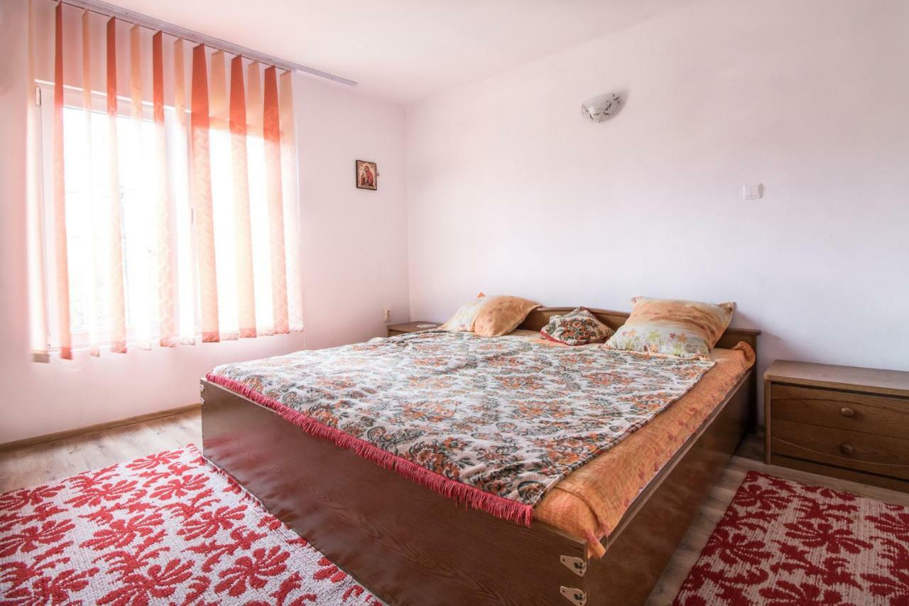 Casa De Vacanta Jeny Novaci-Străini Exteriér fotografie
