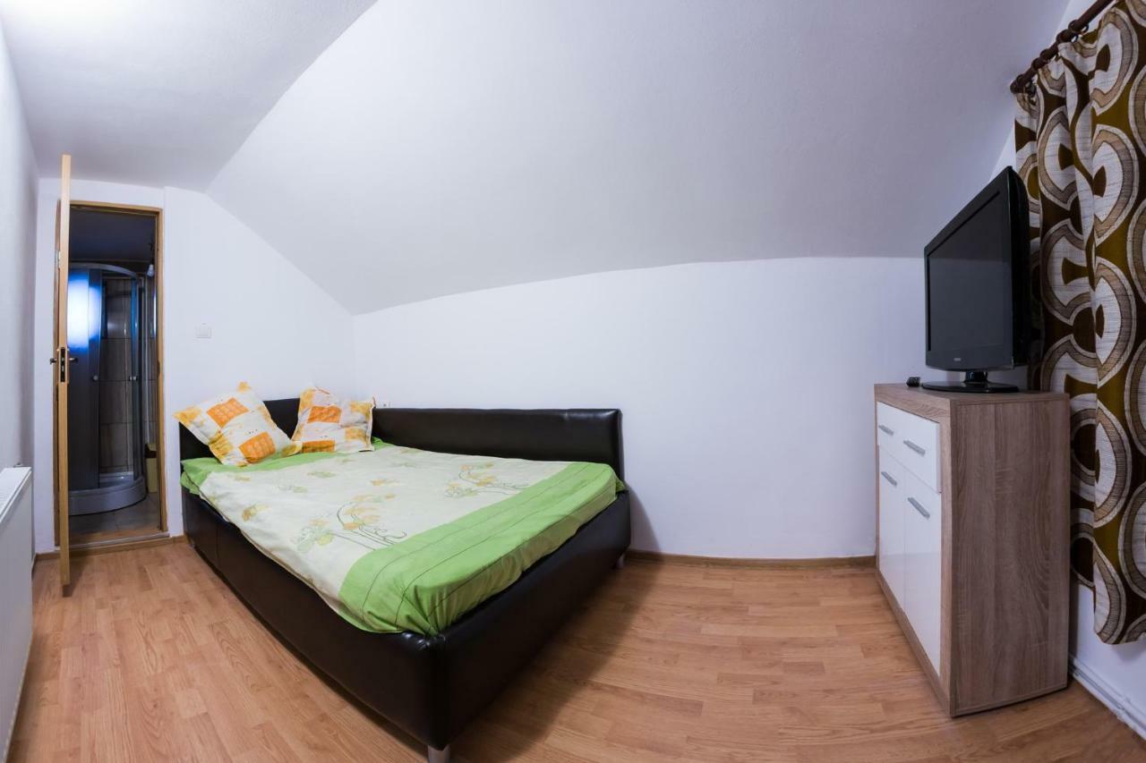 Casa De Vacanta Jeny Novaci-Străini Exteriér fotografie