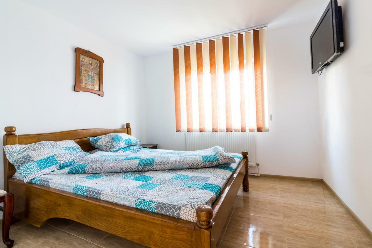 Casa De Vacanta Jeny Novaci-Străini Exteriér fotografie