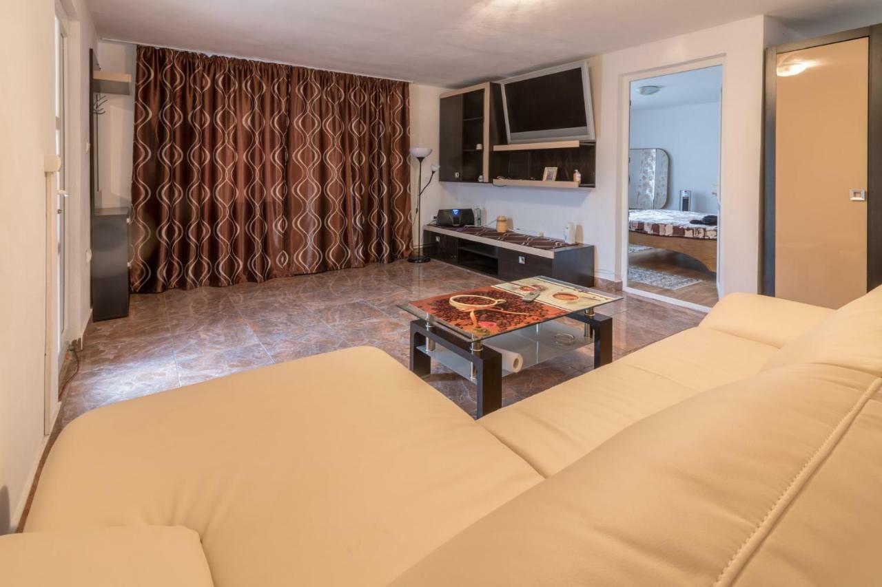 Casa De Vacanta Jeny Novaci-Străini Exteriér fotografie