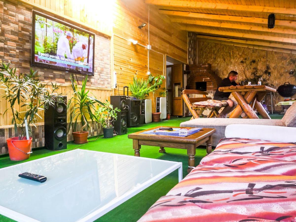 Casa De Vacanta Jeny Novaci-Străini Exteriér fotografie