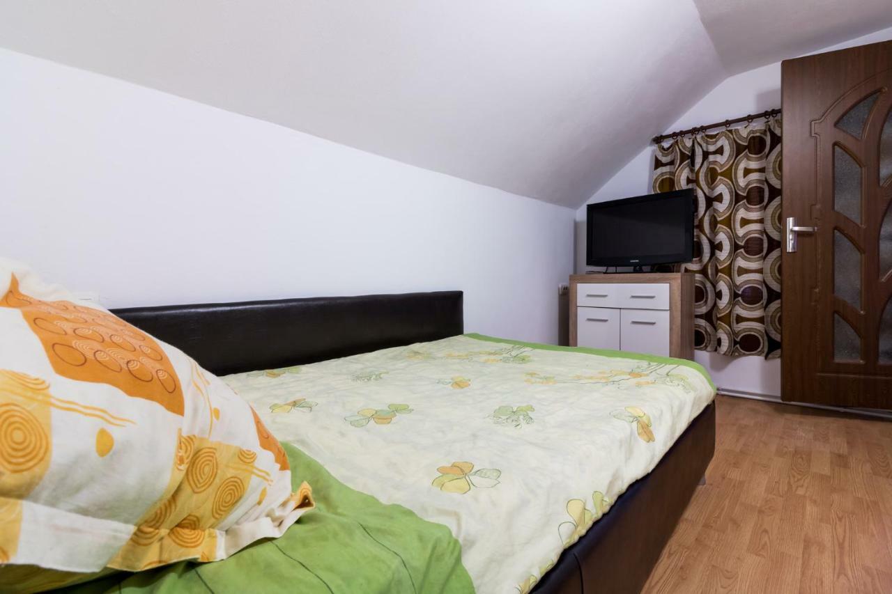 Casa De Vacanta Jeny Novaci-Străini Exteriér fotografie
