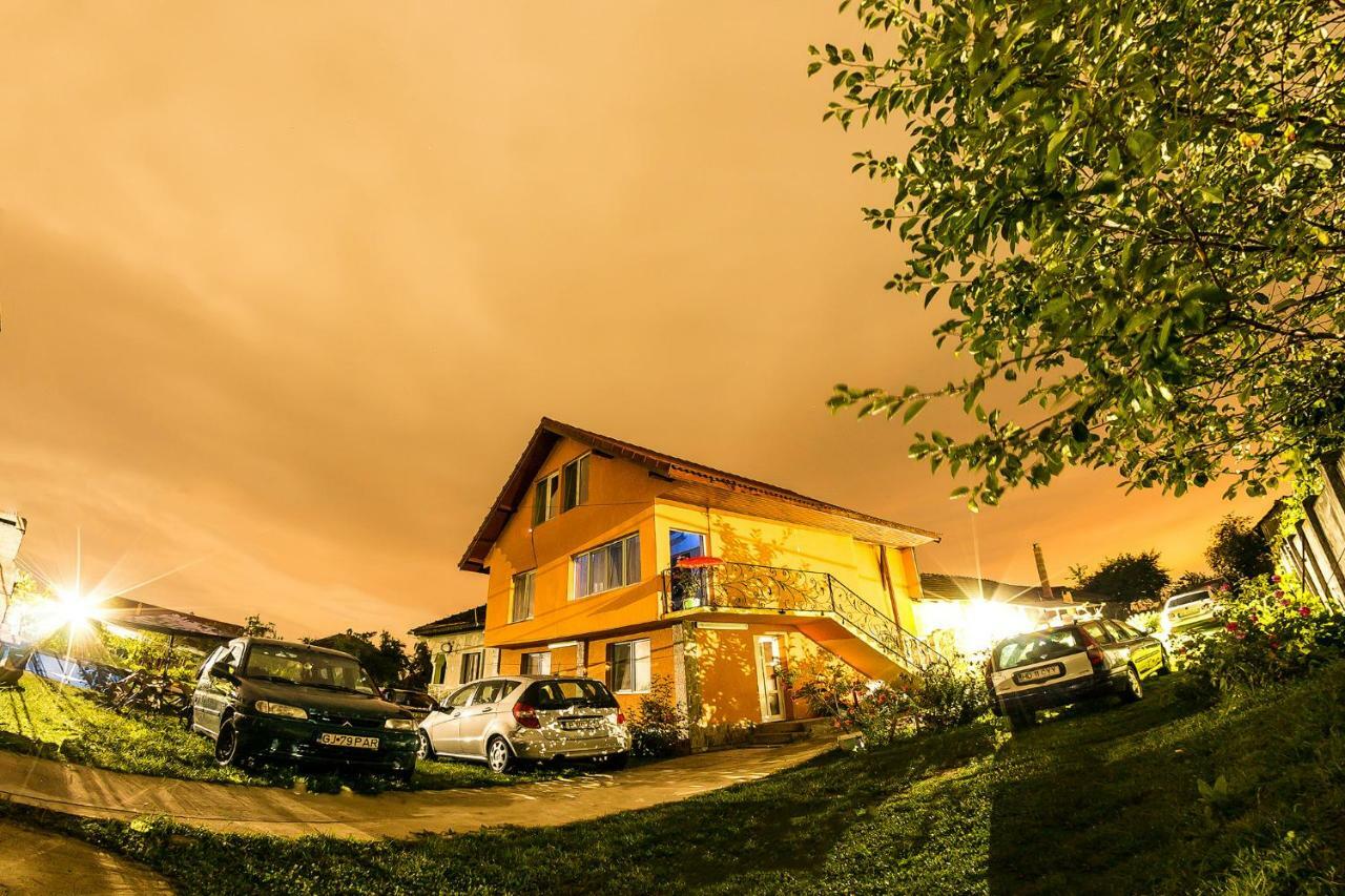 Casa De Vacanta Jeny Novaci-Străini Exteriér fotografie