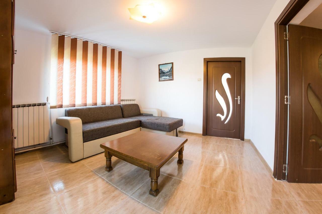 Casa De Vacanta Jeny Novaci-Străini Exteriér fotografie