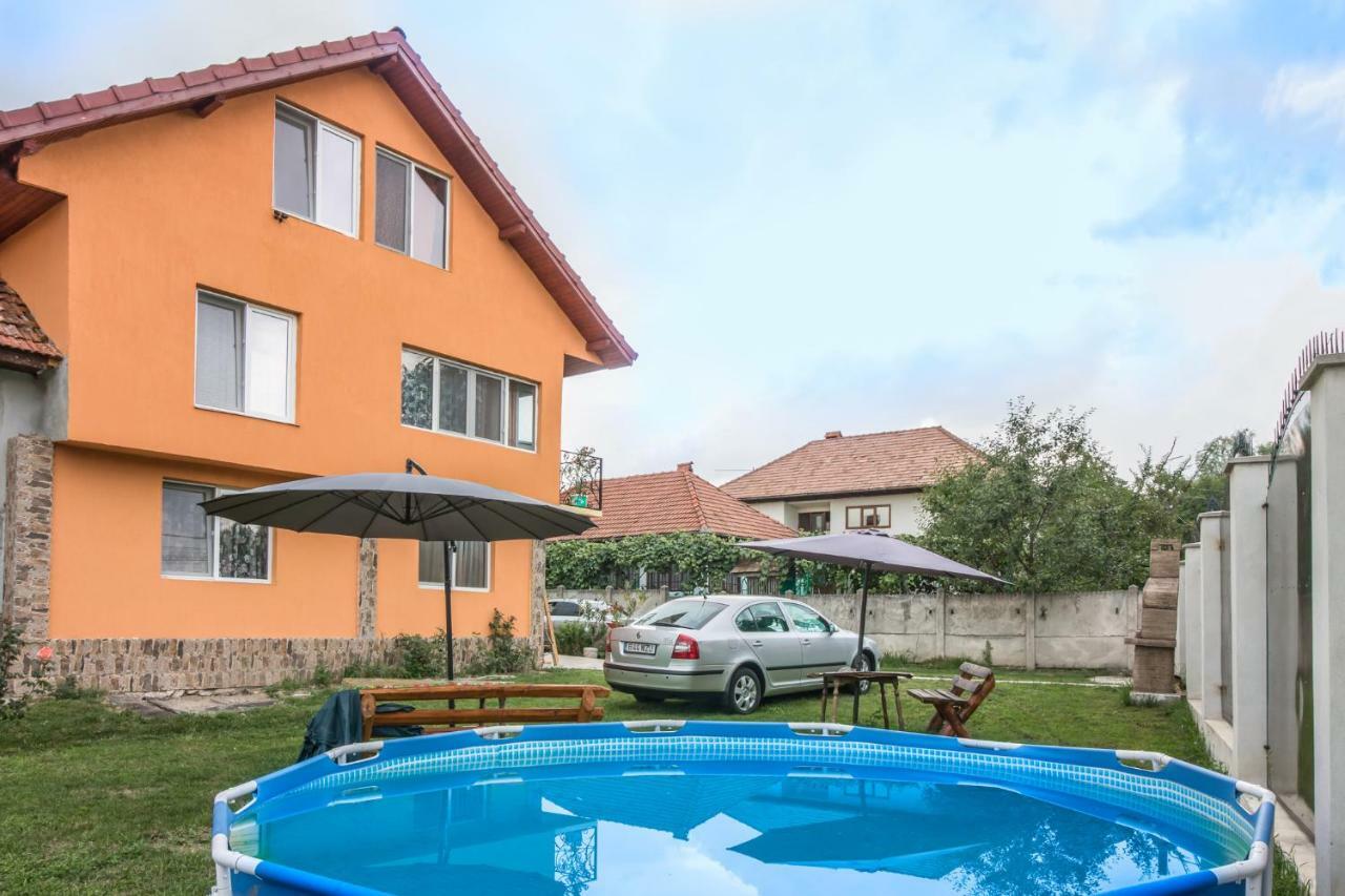 Casa De Vacanta Jeny Novaci-Străini Exteriér fotografie